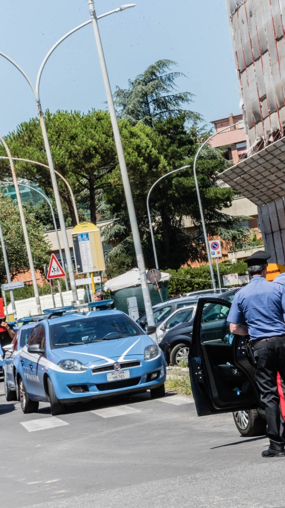 Cede un'impalcatura, tre operai morti in un cantiere a Napoli