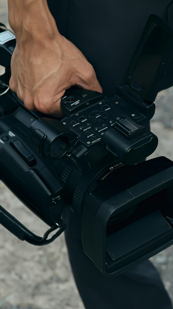 Cento tecniche segrete del giornalista investigativo, il libro di Alessandro Politi che porta i lettori a scoprire i dietro le quinte del mestiere