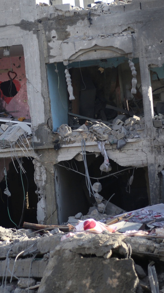 Cento vittime nel raid israeliano su Rafah per liberare due ostaggi