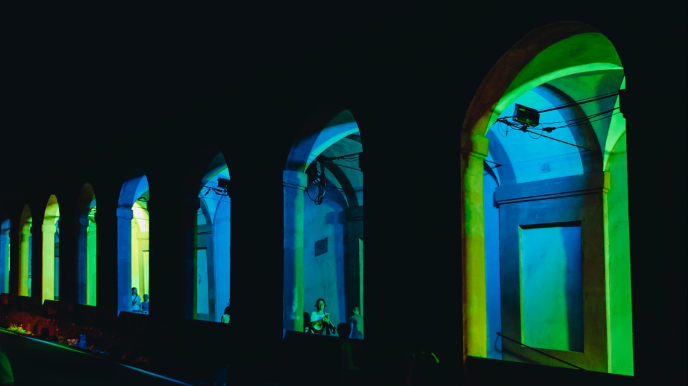 Cesare Cremonini illumina i portici della Basilica di San Luca a Bologna
