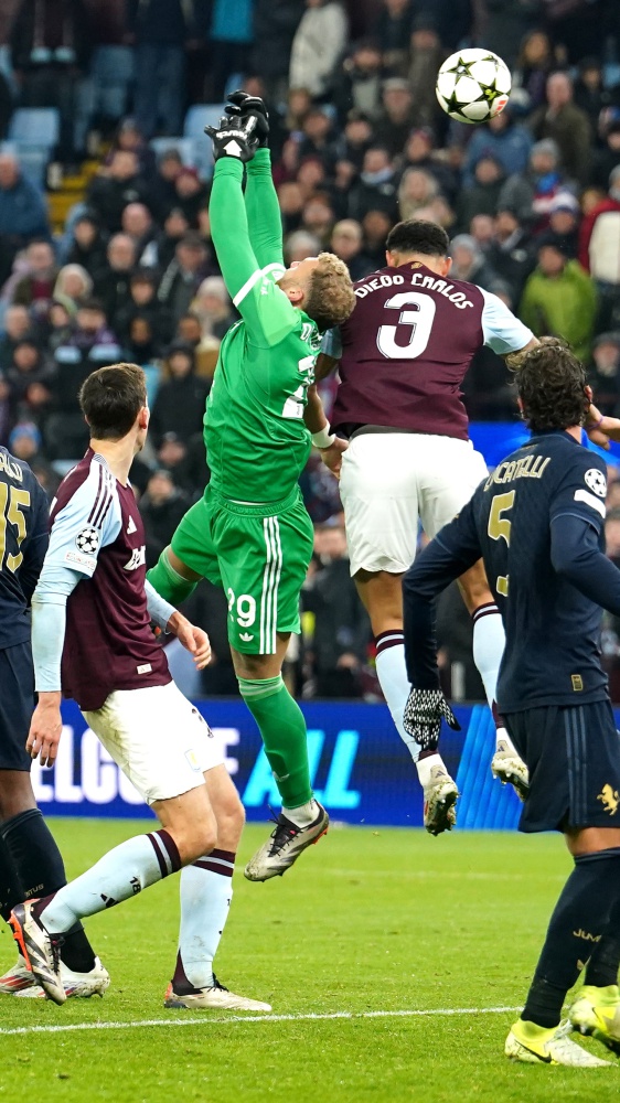 Champions League. Per la Juventus brivido finale con il gol inglese, poi annullato. Male il Bologna che perde in casa