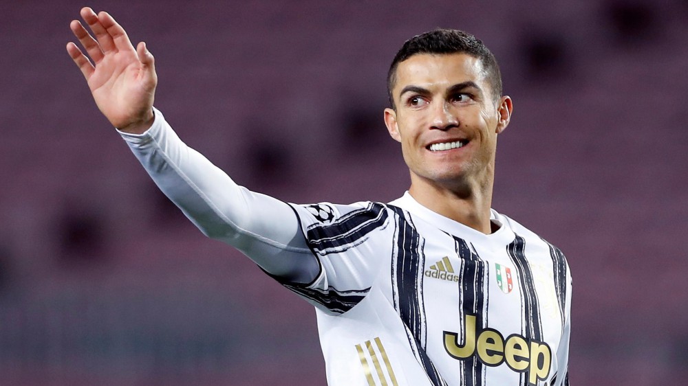 Champions League, la Juventus travolge il Barcellona 3-0 e si qualifica da prima del girone, la Lazio pareggia e passa agli ottavi di finale