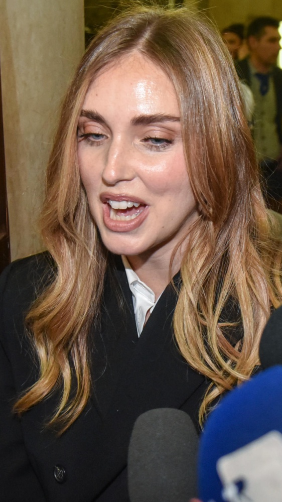 Chiara Ferragni assolta dopo un processo durato due anni per il "pandoro gate", festeggiano i fan 