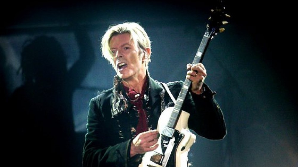 Cinque anni senza David Bowie, camaleontico e rivoluzionario annullò i confini tra arte e vita, genio caduto sulla terra