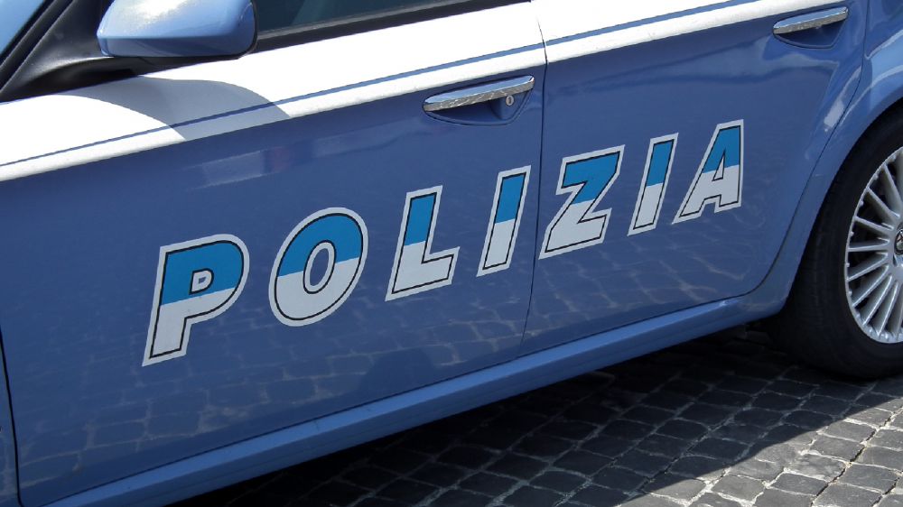 Civitavecchia, uomo precipita dal cavalcavia, non lontano donna ferita, si indaga