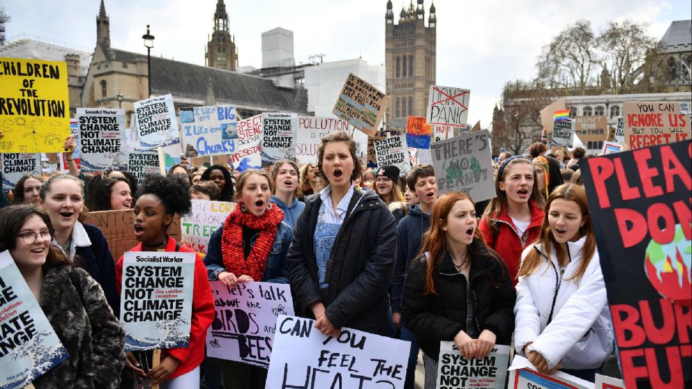 Clima, polizia vieta nuove proteste a Londra, pena l'arresto