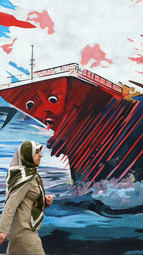 Colloqui in bilico tra Iran e Usa. La pressione su Hormuz e le trattative sommerse