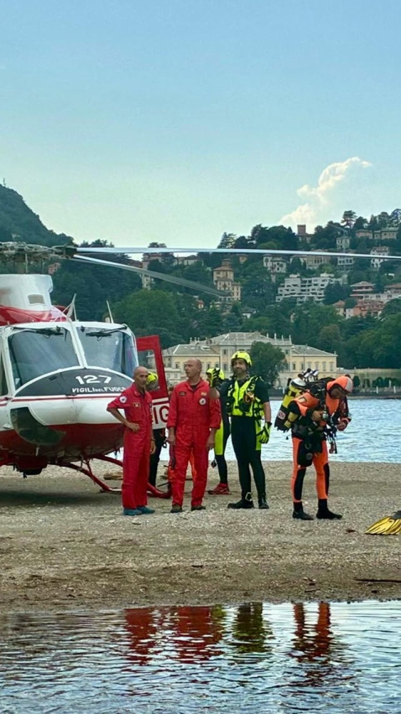 Como: bambina di 10 anni si tuffa nel lago e non riemerge, ricerche in corso