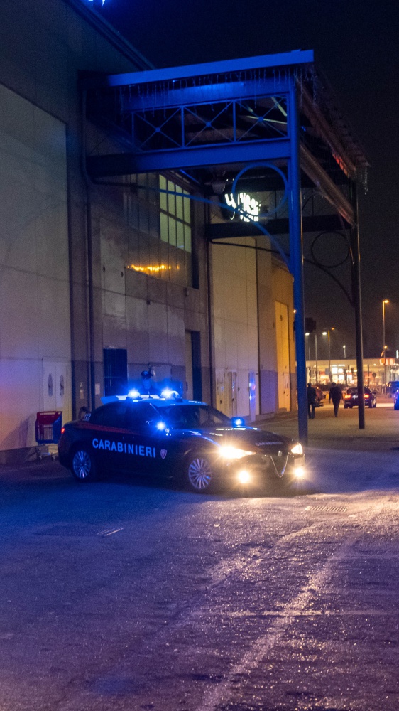 Condannato a 19 anni l’autore dell’accoltellamento al centro commerciale di Milanofiori, tra i feriti il calciatore Pablo Marì