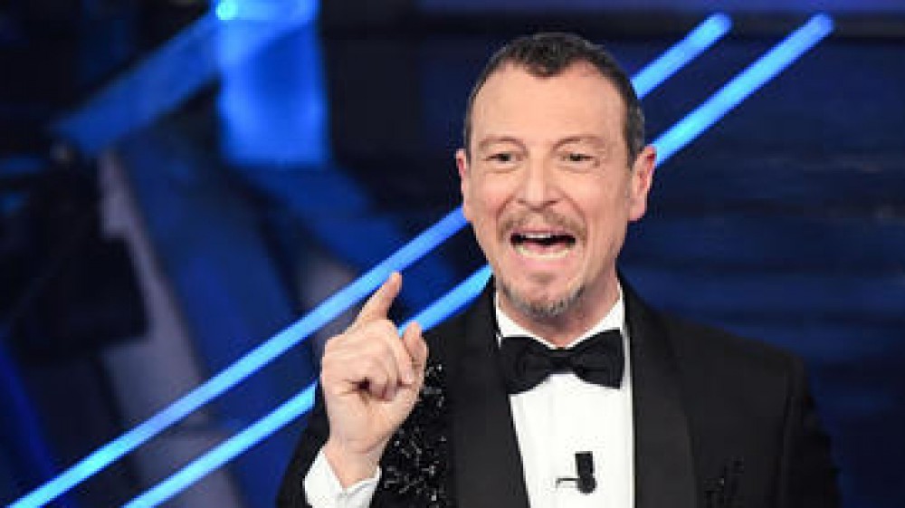Sanremo 2021, Amadeus: "Sarà un Festival difficile, ma dobbiamo sorridere". Amoroso, Vanoni e Negramaro ospiti