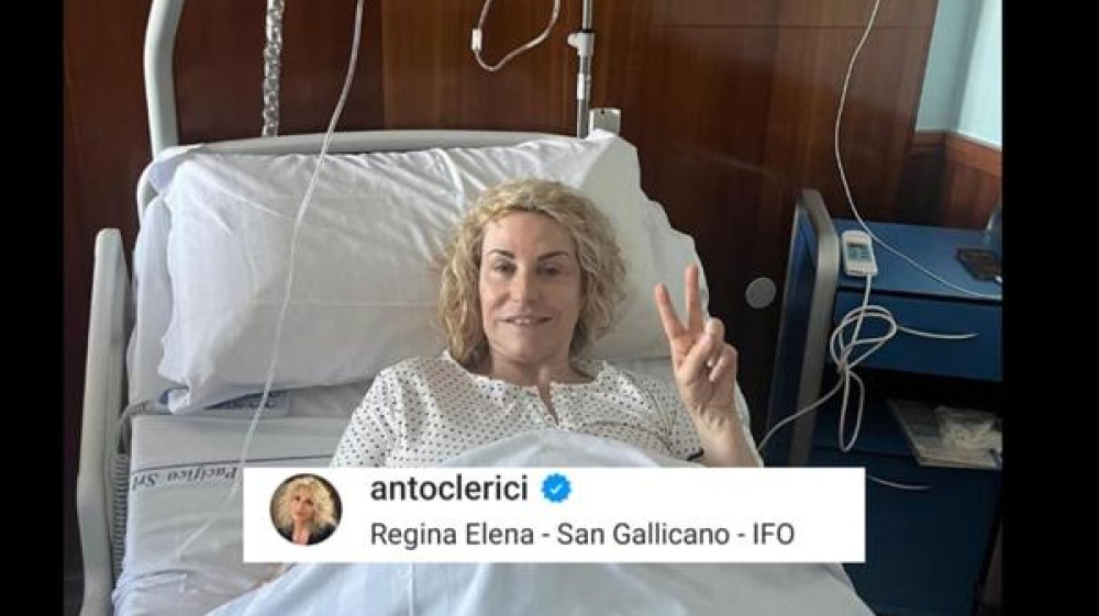 "Controllo di una cisti ovarica, poi lo tsunami": Antonella Clerici operata d'urgenza a Roma