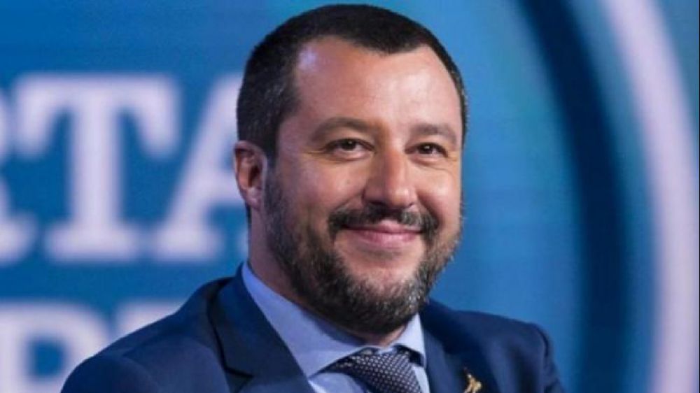 Cori razzisti allo stadio, Salvini attacca Mario Balotelli