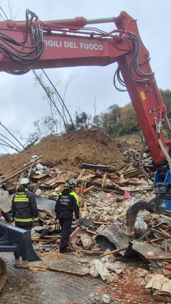 Maltempo, frana travolge le case nel goriziano, due persone sono disperse. Trecento gli sfollati