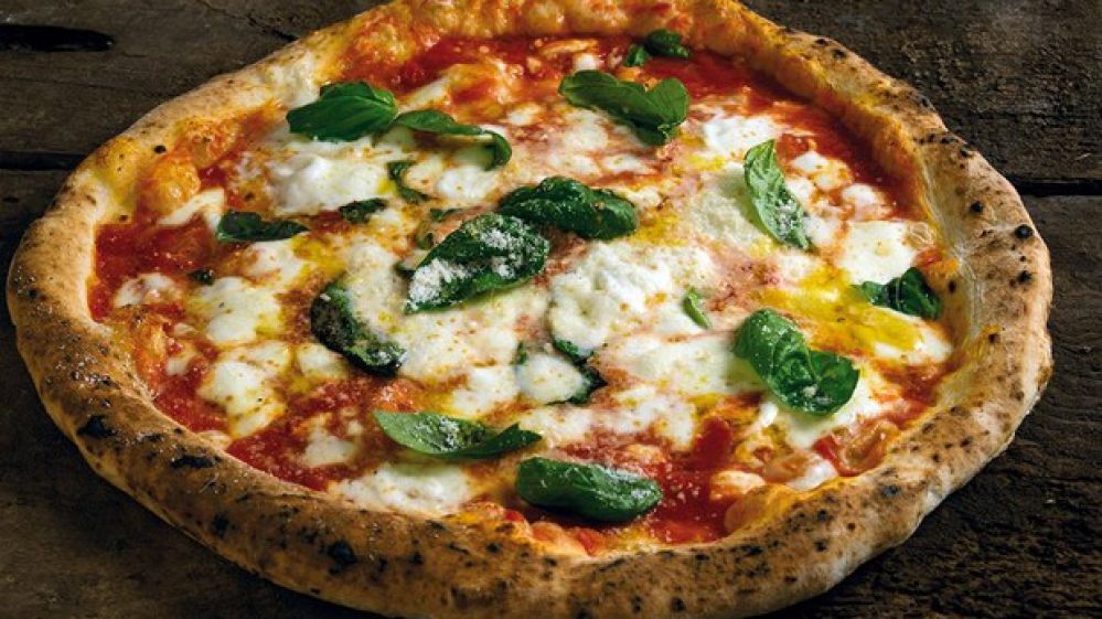 Coronavirus, Coldiretti, vendite dimezzate per pizza margherita a 131 anni dalla nascita