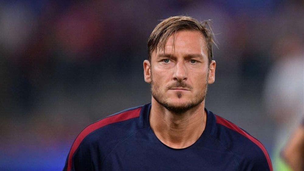 Coronavirus, Francesco Totti è positivo, lo scorso ottobre ha perso il papà per il virus