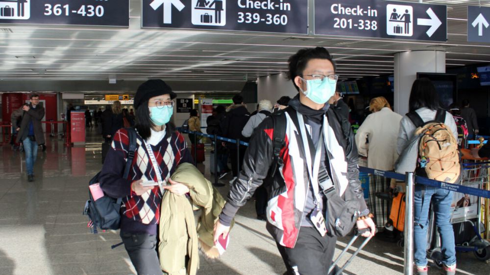 Coronavirus, il bilancio sale a 811 morti, rimane lo stop dei voli da e per la Cina