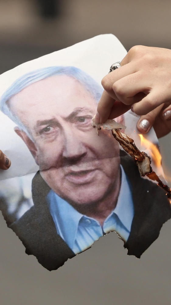 Crisi in medioriente: fornitura globale di energia a rischio. L'Iran colpisce