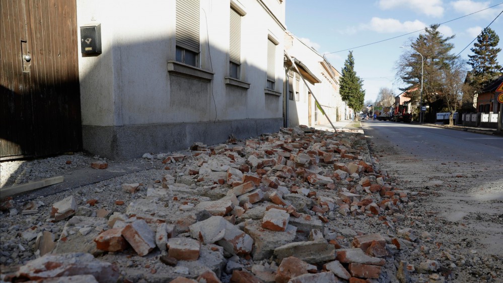Croazia, forte scossa di terremoto di magnitudo 6.4 vicino a Zagabria, devastata la città di Petrinja