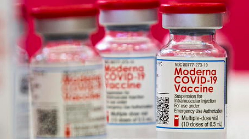 Dall'Aifa (Agenzia Italiana del Farmaco) via libera al vaccino Moderna per i ragazzi tra i 12 e i 17 anni