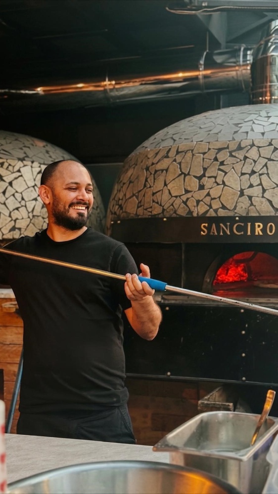 Dalle case popolari di Napoli alla ristorazione, a Brescia, la seconda possibilità per il pizzaiolo e imprenditore Ciro Di Maio