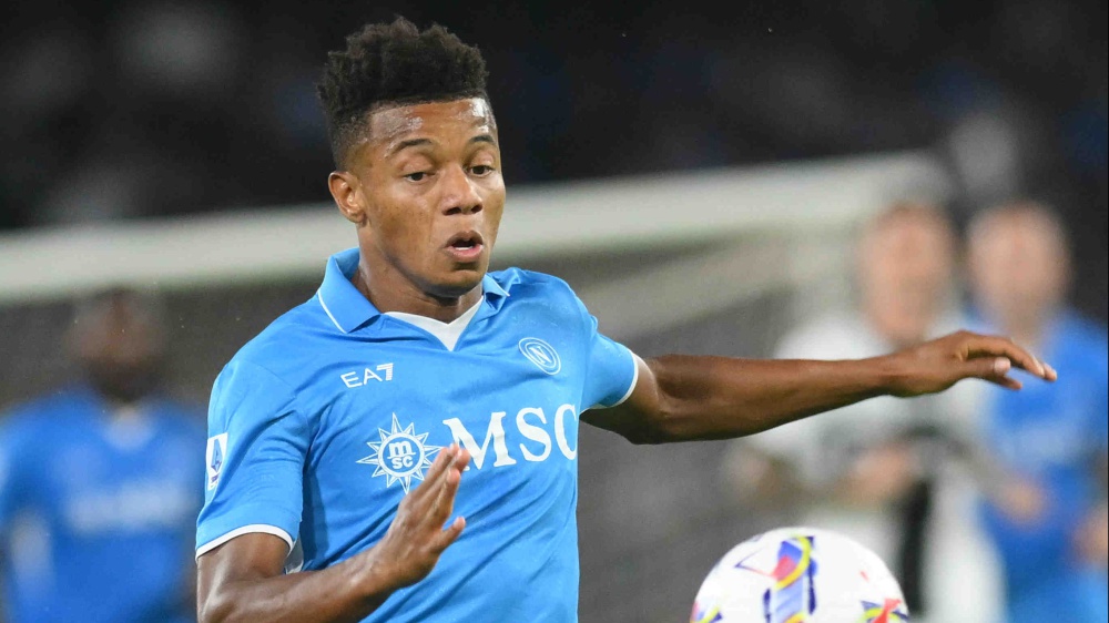 Il calciatore David Neres rapinato a Napoli dopo la partita contro il Parma