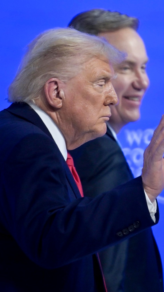 Davos e Bruxelles, Trump rinuncia ai dazi e all'annessione con la forza della Groenlandia, ma l'Ue non si fida