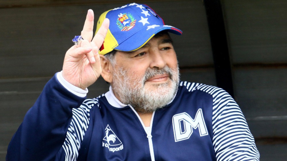 Diego Armando Maradona ha iniziato la disintossicazione da alcool e farmaci, per il suo avvocato è vivo per miracolo