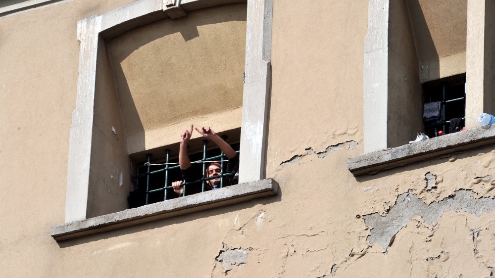 Disordini in carcere a Torino, scontri con la polizia penitenziaria, sei agenti feriti