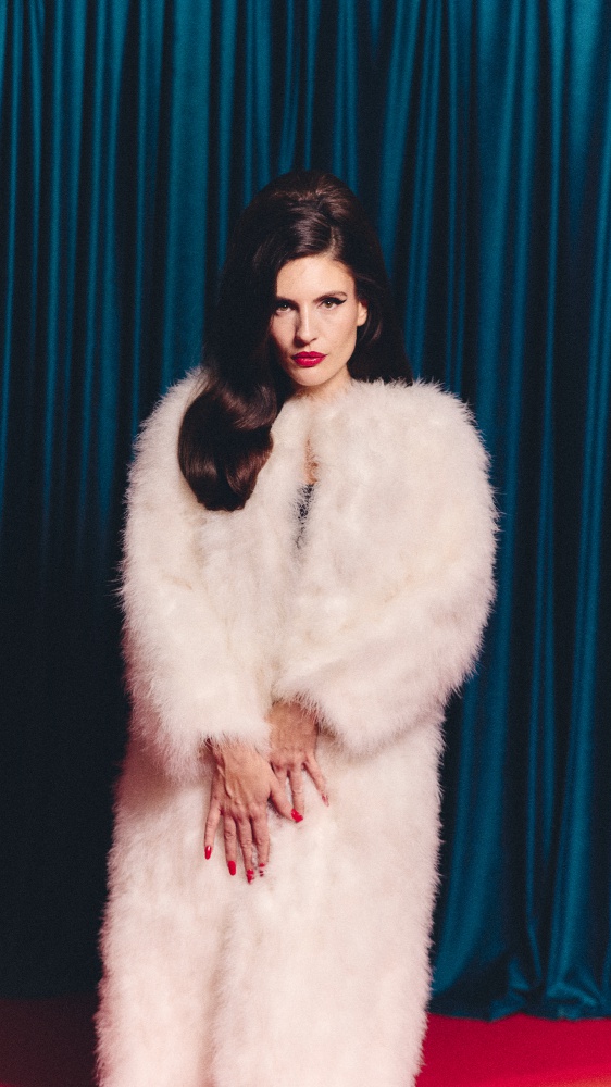 Ditonellapiaga racconta a RTL 102.5 il ritorno a Sanremo con “Che fastidio!”