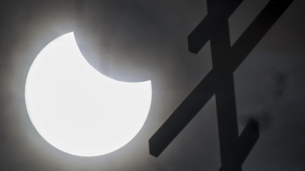 Oggi l’eclissi parziale di sole, sarà visibile anche in Italia