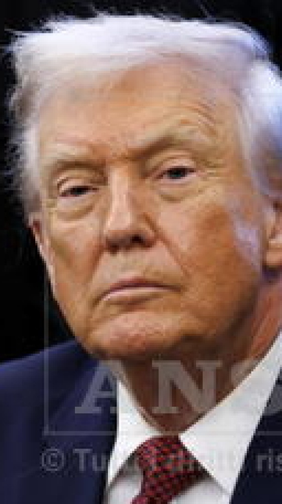 Donald Trump compie 80 anni, festa grande alla Casa Bianca, ma la firma con l'Iran si allontana