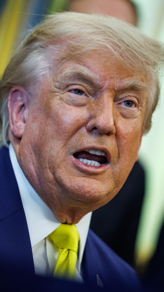 Donald Trump, Iran il bullo è morto! Vicino a ordinare nuovi attacchi. Ghalibaf, risponderemo a qualsiasi aggressione
