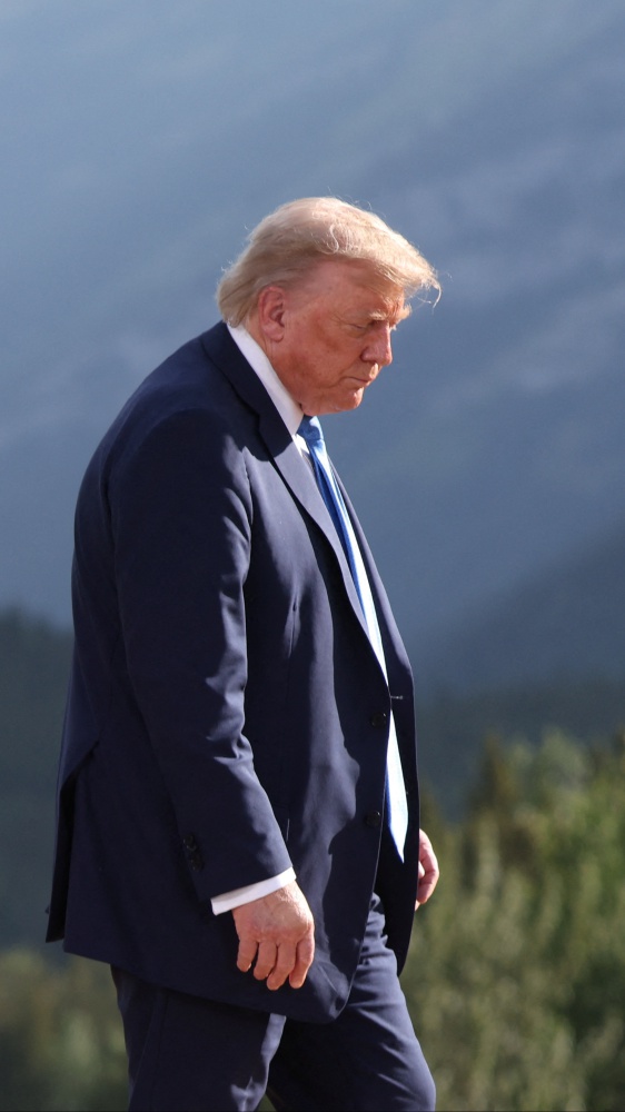 Donald Trump: l'Iran deve arrendersi, mi ha chiesto di venire alla Casa Bianca per negoziare. La replica 'Falso, è un guerrafondaio'