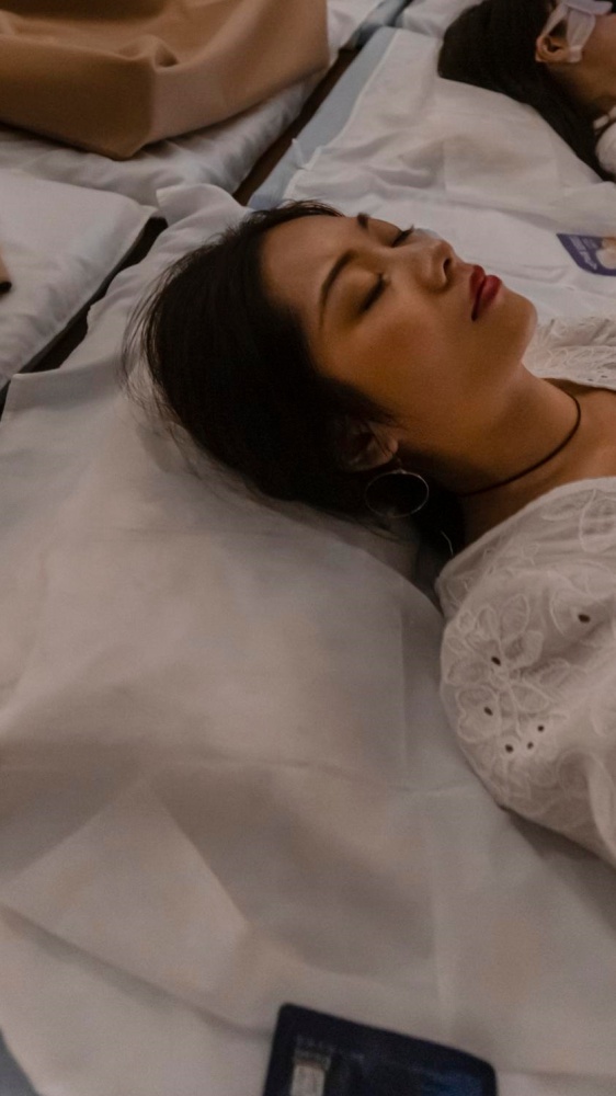 Donne e sonno: dormono meno e peggio degli uomini e, dopo i 50 anni, va anche peggio