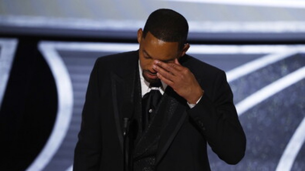 Dopo lo schiaffo in faccia a Chris Rock durante la cerimonia degli Oscar, Will Smith chiede scusa: "Ho sbagliato"