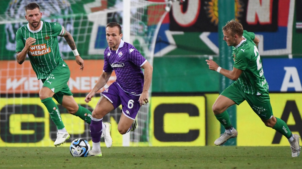 Doppietta di Gonzalez, Fiorentina avanti in Conference. Successo sofferto dei viola, decisivo un rigore al 90'