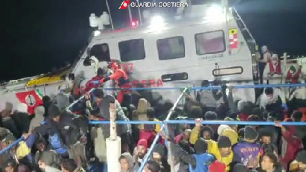 Dramma del mare a Lampedusa, 7 migranti sono morti per ipotermia, soccorse altre 280 persone