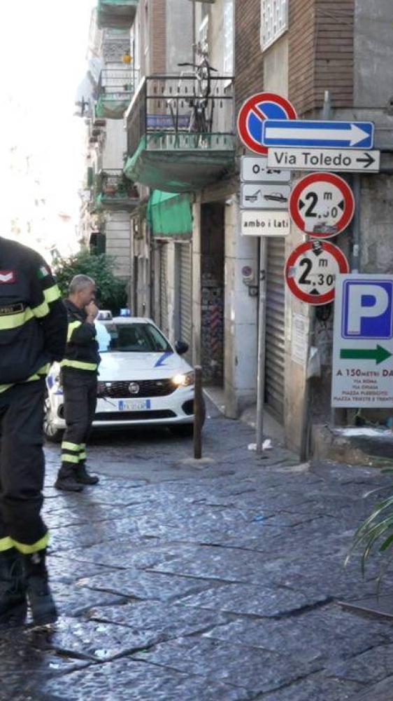 Due fratelli di 77 e  80 anni, ex guardie giurate, trovate morte morte a Napoli le indagini sono in corso