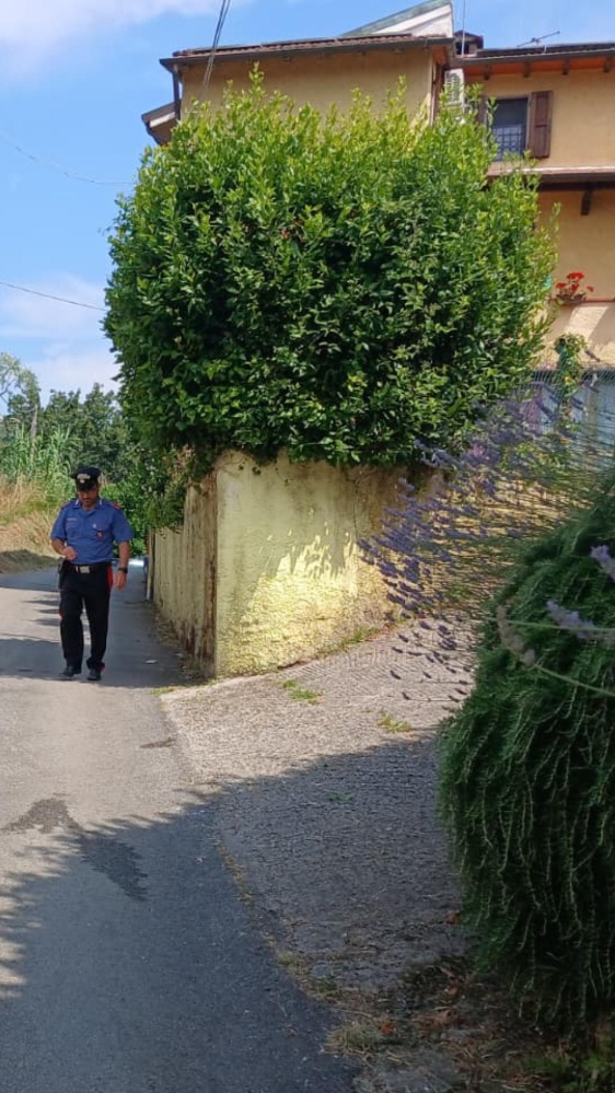 Duplice omicidio in Versilia, 63enne uccide la moglie  e il figlio a colpi di fucile