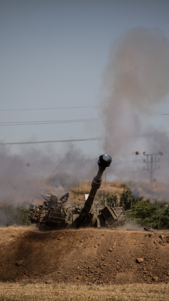 E' iniziata l'operazione di terra israeliana nel sud del Libano. Meloni, priorità sicurezza dei civili e dei militari italiani