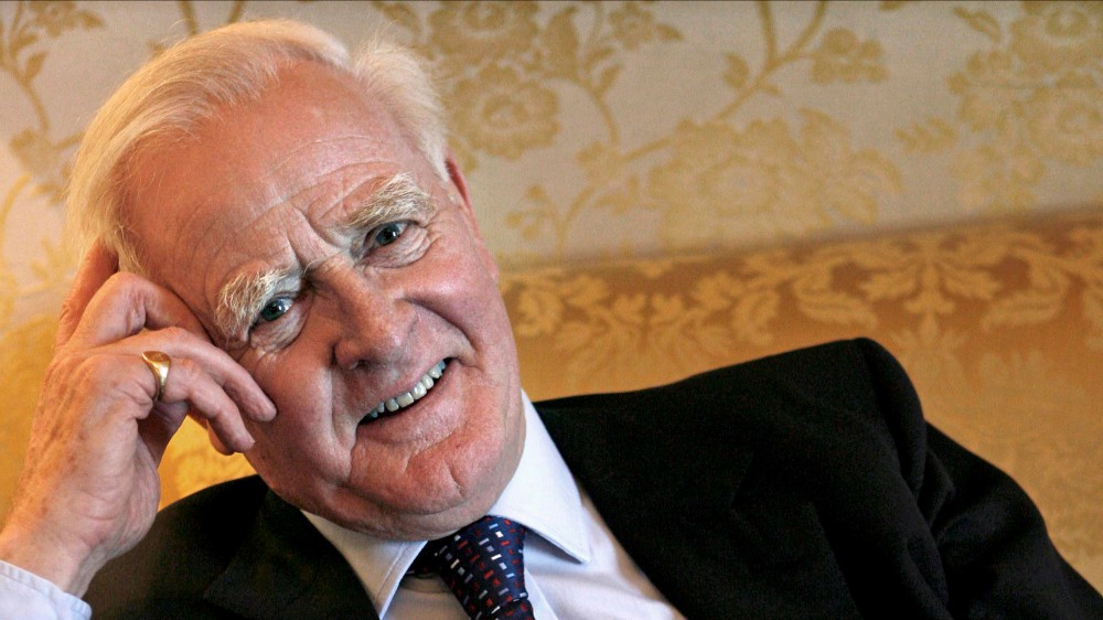 morto lo scrittore John le Carré, uno dei maestri britannici dei romanzi di spionaggio; è il papà dell'agente Smiley