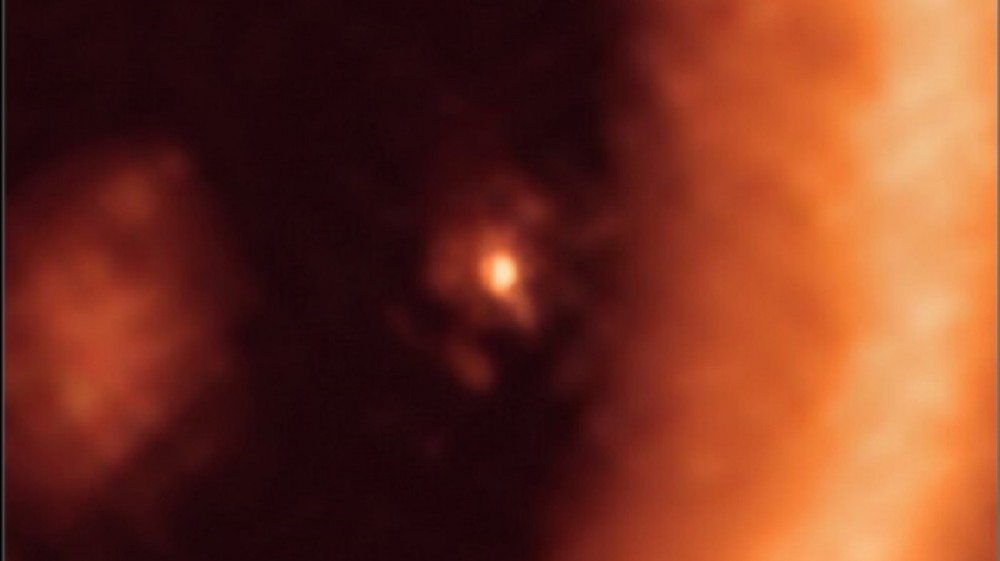 stata catturata la prima immagine dell'embrione di una luna, è un disco di materia