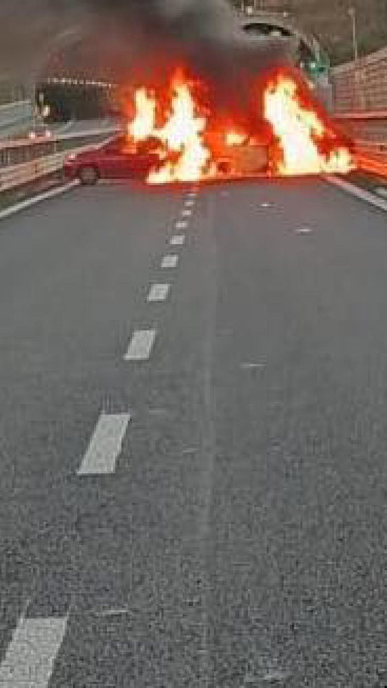 E’ caccia ai rapinatori di un furgone portavalori in Calabria, bottino 2 milioni di euro