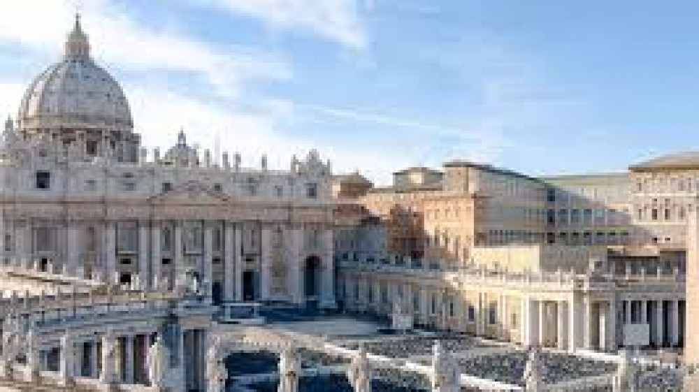 crisi anche per il Vaticano, Papa Francesco ha programmato tagli agli stipendi di cardinali e superiori