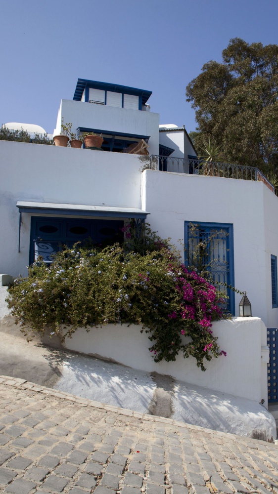 E’ stata ritrovata Valentina Greco,  è viva e in buone condizioni la 42enne era scomparsa in Tunisia