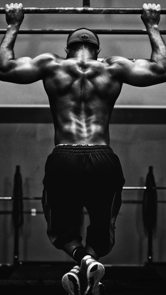 "Effetto TikTok" sui maschi che sognano un fisico scolpito, uno studio lancia un vero e proprio allarme. Ecco cosa c'è da sapere