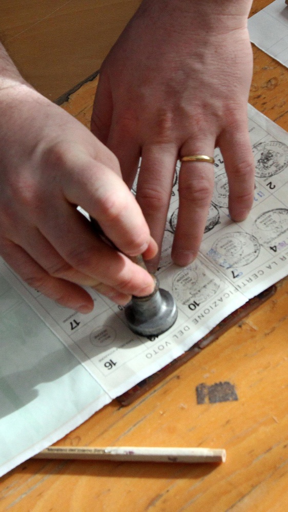 Elezioni regionali: Marche e Val d'Aosta alle urne, affluenza in calo solo nelle Marche, dove si vota anche domani