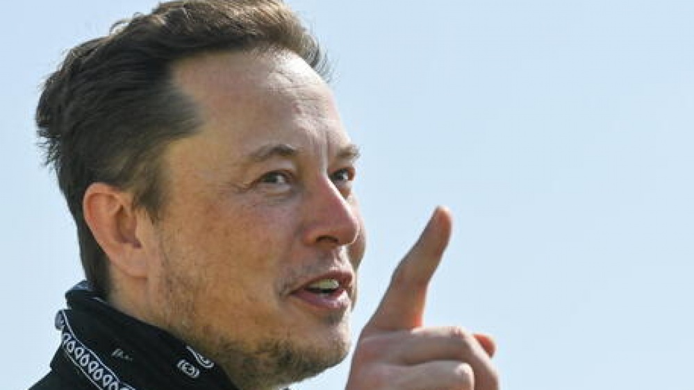 Elon Musk accusato di molestie da un' ex assistente di volo, lui respinge illazioni e parla di un attacco politico