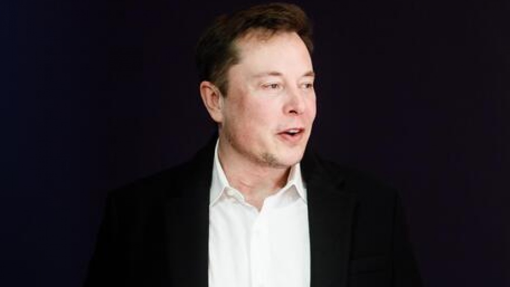 Elon Musk rinuncia ad acquistare Twitter, salta l’accordo, il social network annuncia una causa contro il numero uno di Tesla