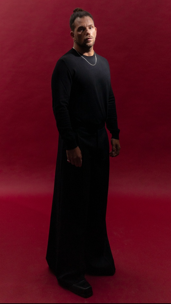 Enrico Nigiotti torna a Sanremo con “Ogni volta che non so volare”: il testo e il significato del brano in gara a Festival